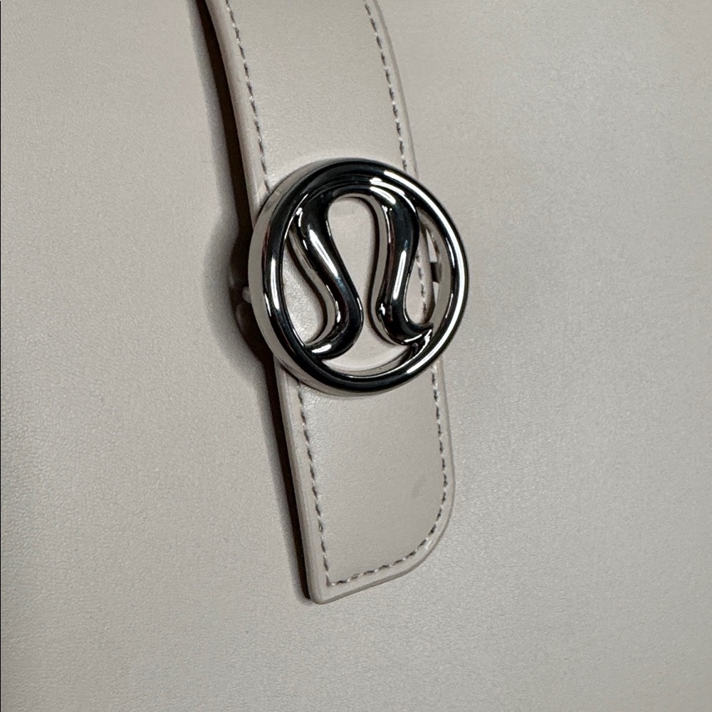 Lululemon Leather Alternative Shoulder Bag 8L Cream Cashew Vegan Handbag Trendy - Picture 4 of 11